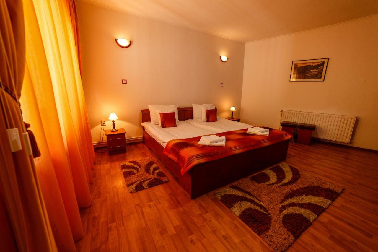 Bed and Breakfast Pensiunea Eva à Sovata Extérieur photo