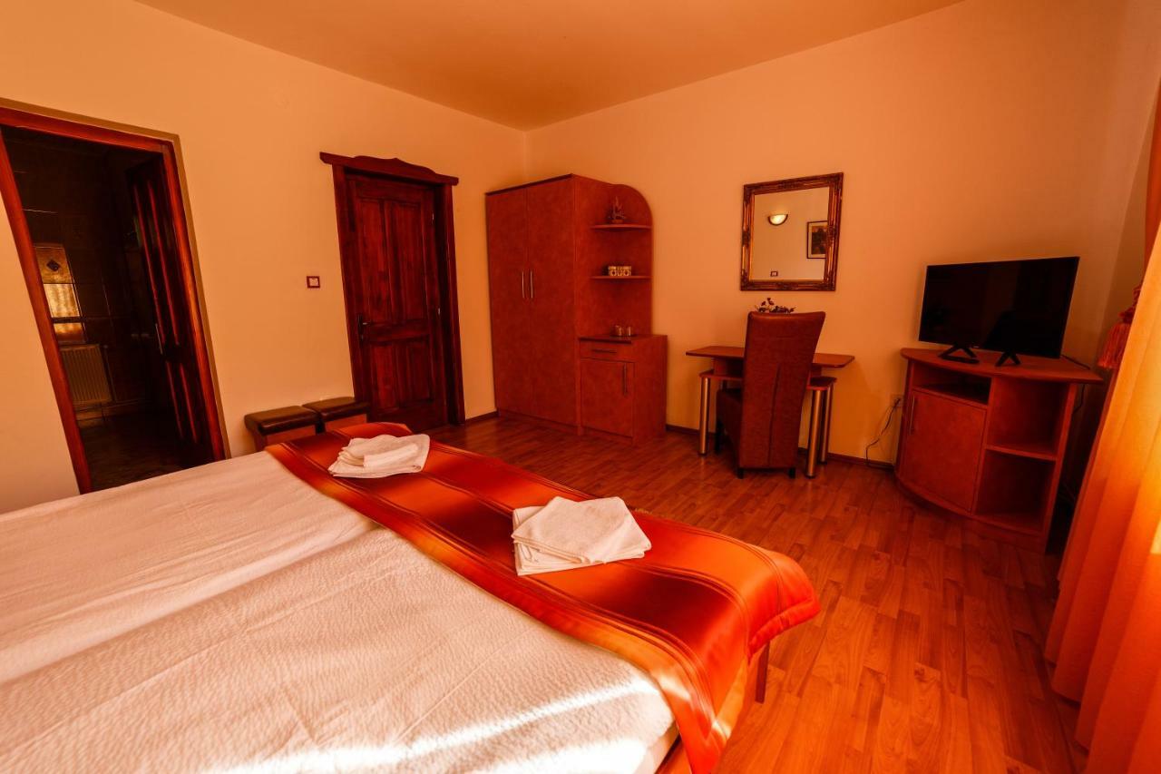 Bed and Breakfast Pensiunea Eva à Sovata Extérieur photo