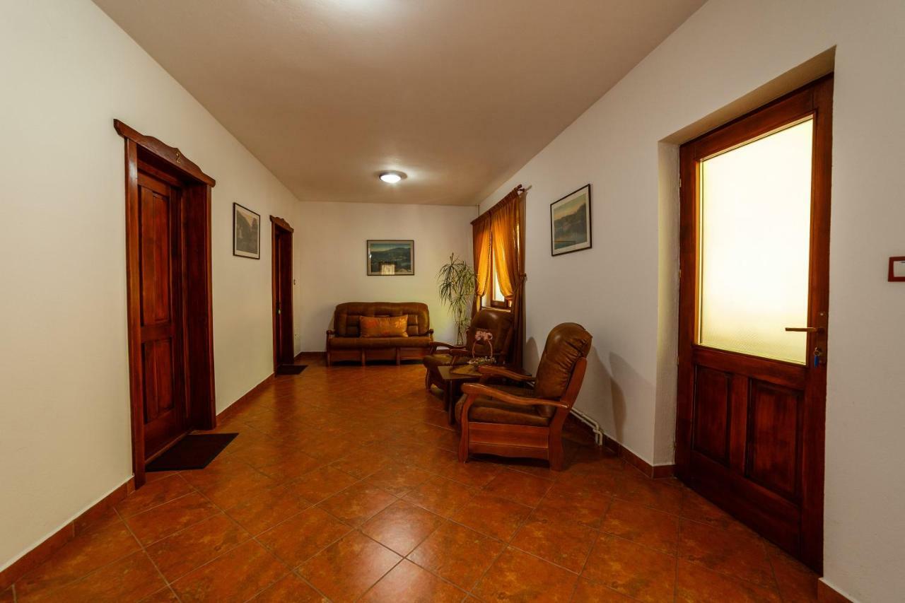 Bed and Breakfast Pensiunea Eva à Sovata Extérieur photo
