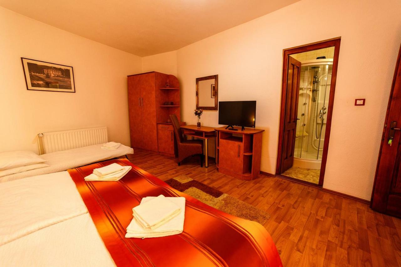 Bed and Breakfast Pensiunea Eva à Sovata Extérieur photo