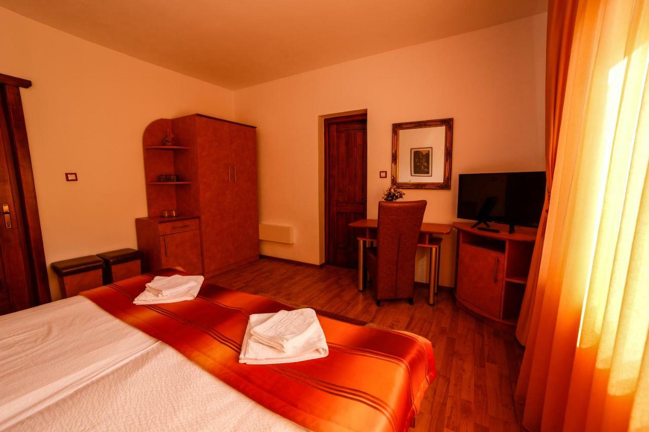Bed and Breakfast Pensiunea Eva à Sovata Extérieur photo