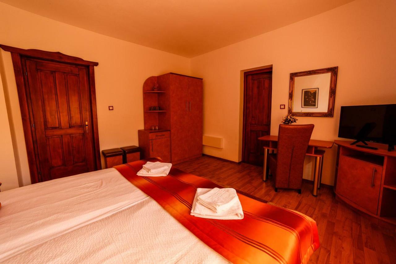 Bed and Breakfast Pensiunea Eva à Sovata Extérieur photo