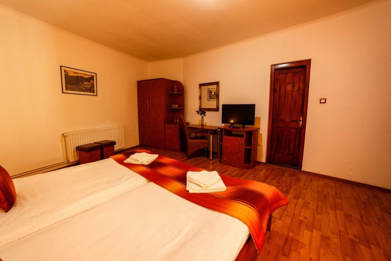 Bed and Breakfast Pensiunea Eva à Sovata Extérieur photo
