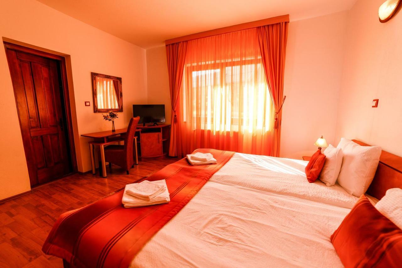 Bed and Breakfast Pensiunea Eva à Sovata Extérieur photo