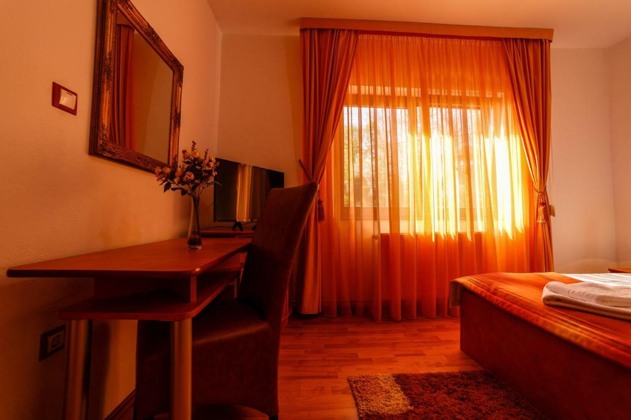Bed and Breakfast Pensiunea Eva à Sovata Extérieur photo